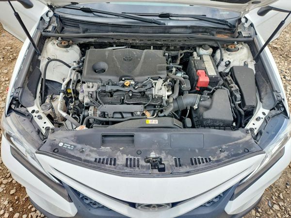 2020 TOYOTA CAMRY SE — Engine bay