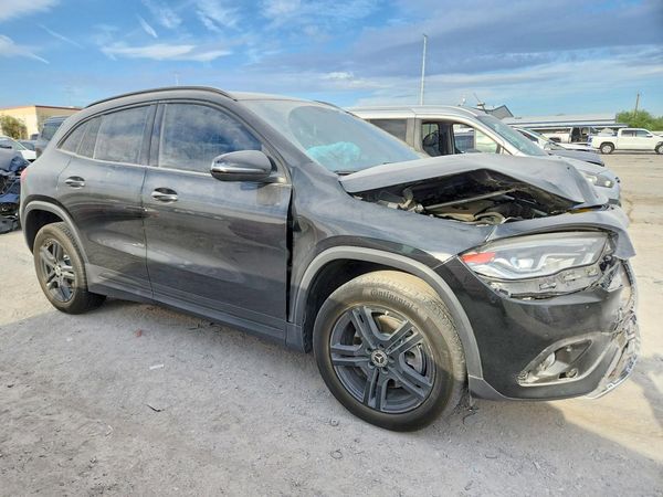 2021 MERCEDES-BENZ GLA