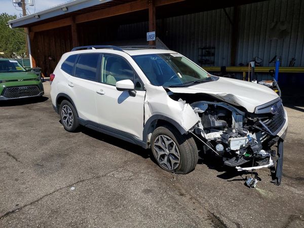 2021 SUBARU FORESTER Premium