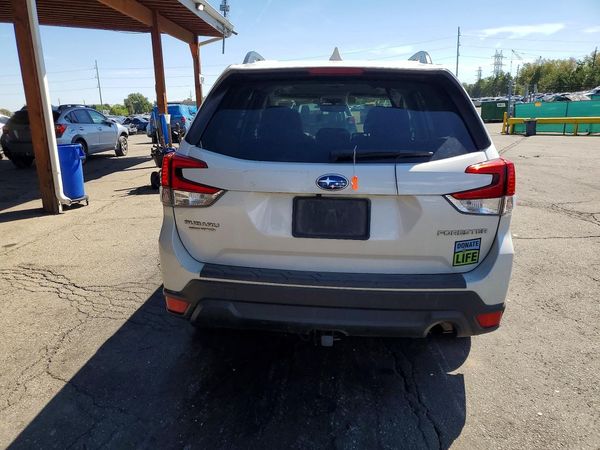 2021 SUBARU FORESTER Premium