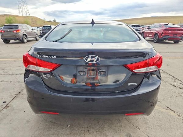 2013 HYUNDAI ELANTRA