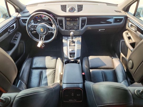 2016 PORSCHE MACAN