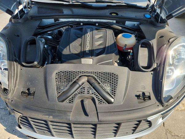 2016 PORSCHE MACAN