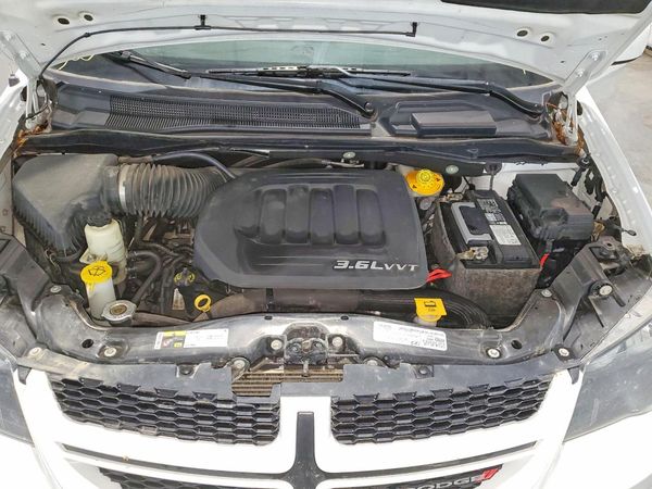2019 DODGE GRAND CARAVAN GT — Engine bay