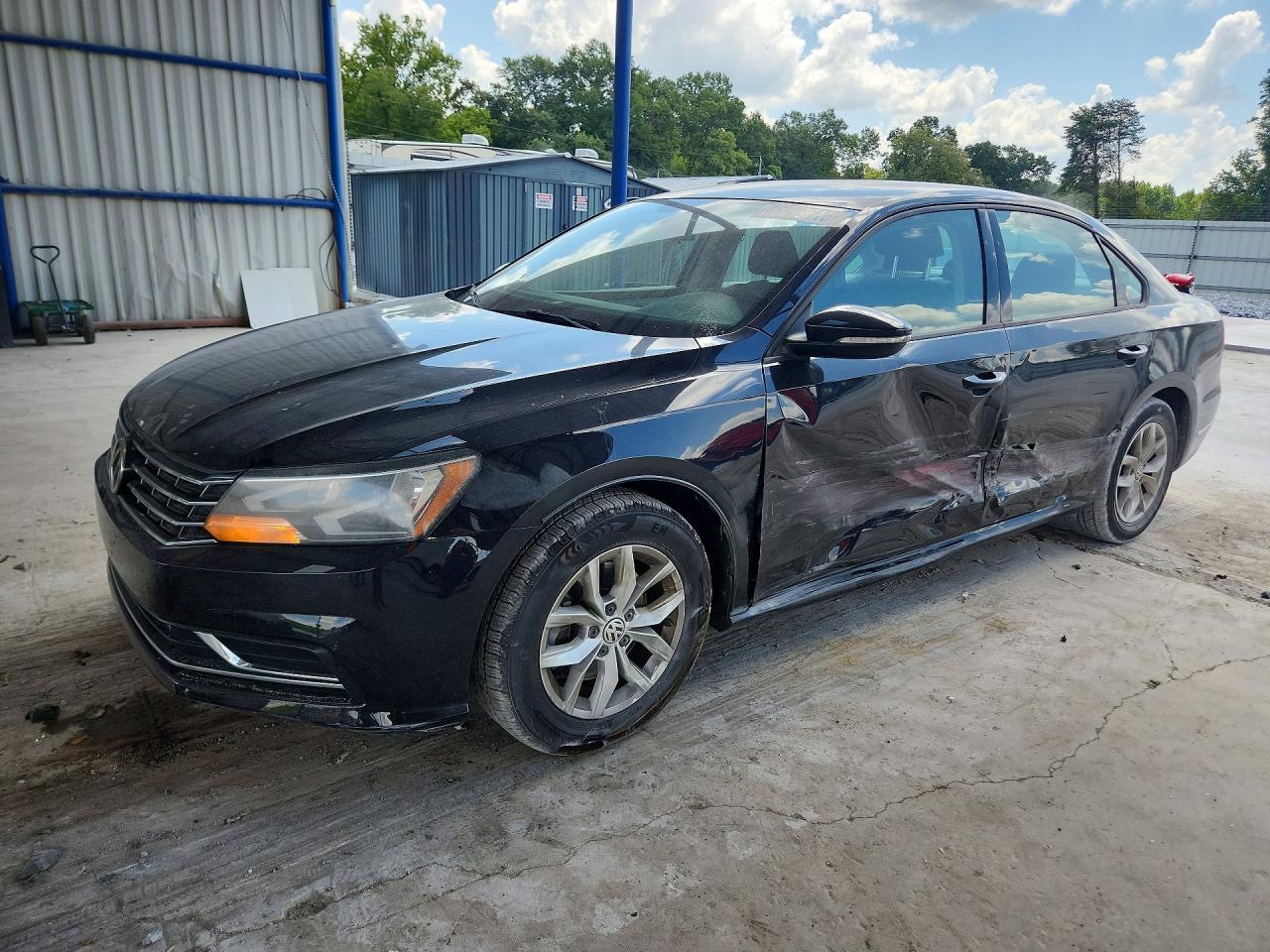 2018 VOLKSWAGEN PASSAT S, R-Line