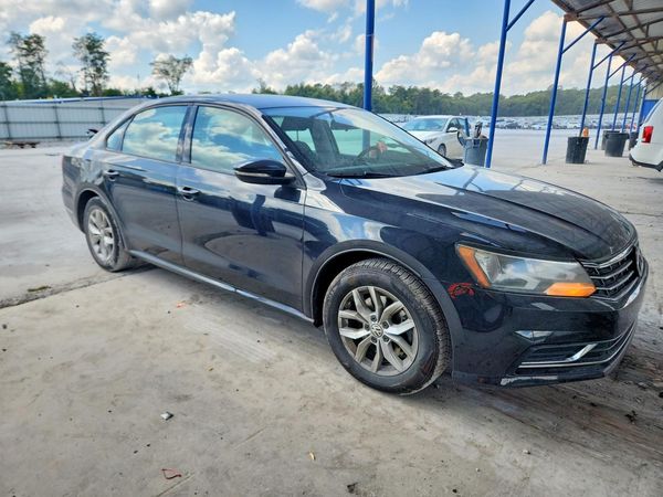 2018 VOLKSWAGEN PASSAT S, R-Line