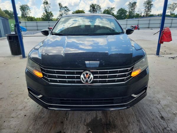 2018 VOLKSWAGEN PASSAT S, R-Line