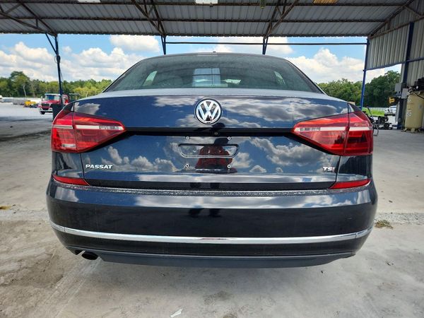 2018 VOLKSWAGEN PASSAT S, R-Line
