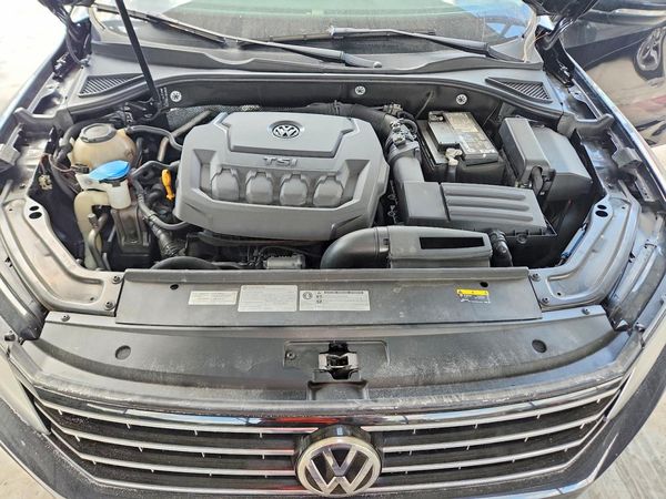 2018 VOLKSWAGEN PASSAT S, R-Line