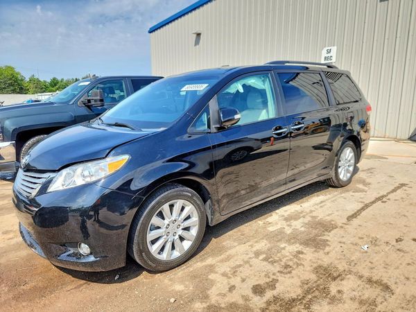 2013 TOYOTA SIENNA
