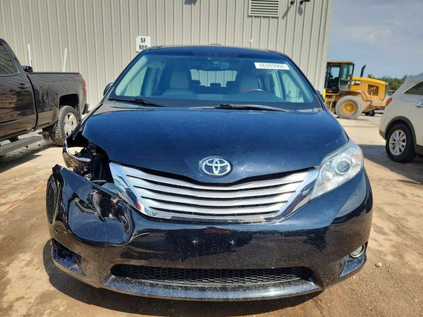 2013 TOYOTA SIENNA