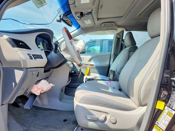2013 TOYOTA SIENNA