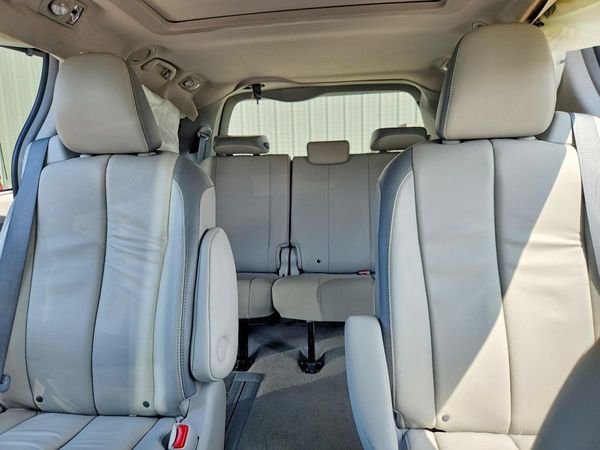 2013 TOYOTA SIENNA