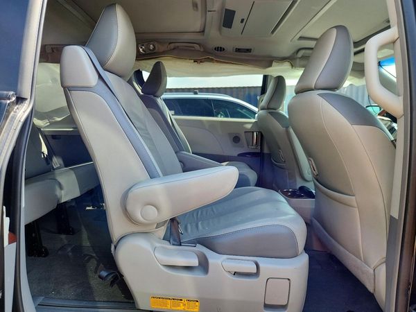 2013 TOYOTA SIENNA