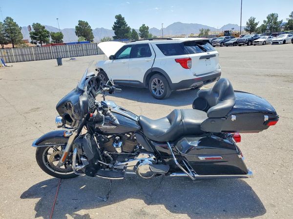 2018 HARLEY-DAVIDSON FL