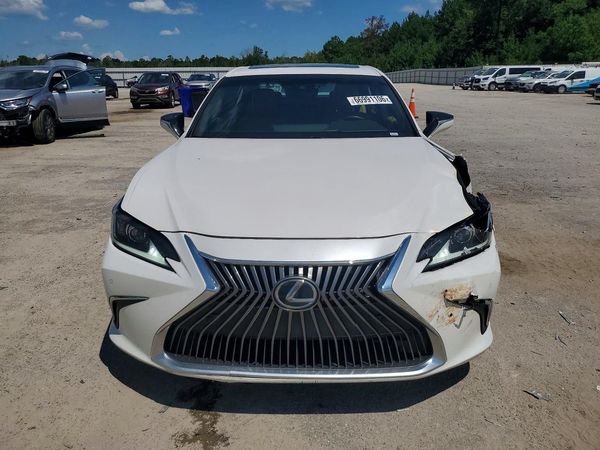 2019 LEXUS ES