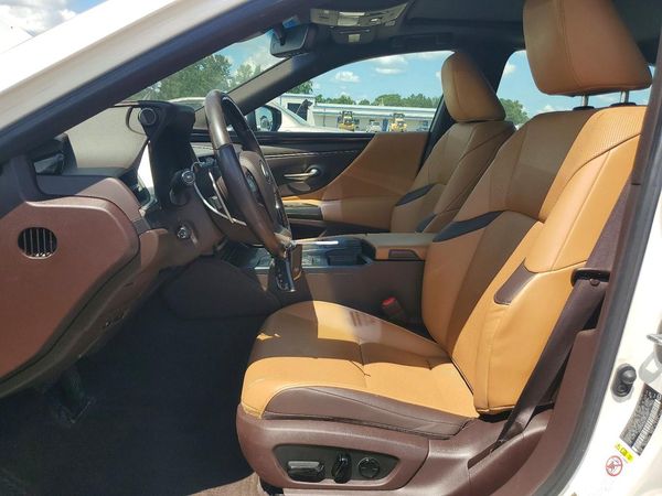 2019 LEXUS ES