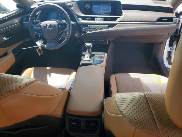 2019 LEXUS ES