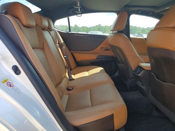 2019 LEXUS ES