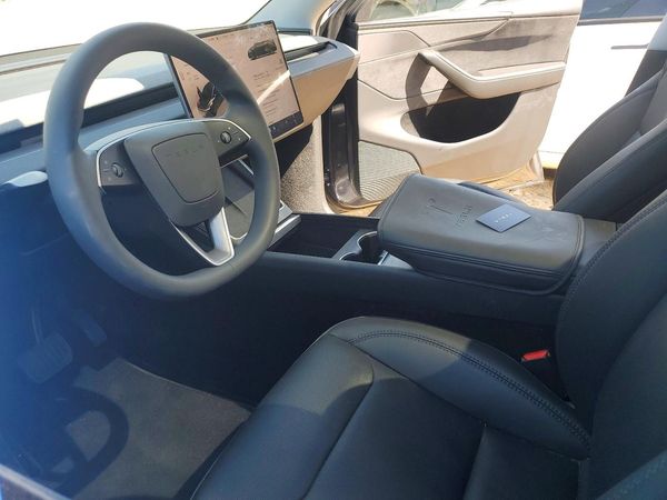 2026 TESLA MODEL Y