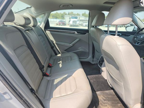 2017 VOLKSWAGEN PASSAT SEL Premium — PSRS