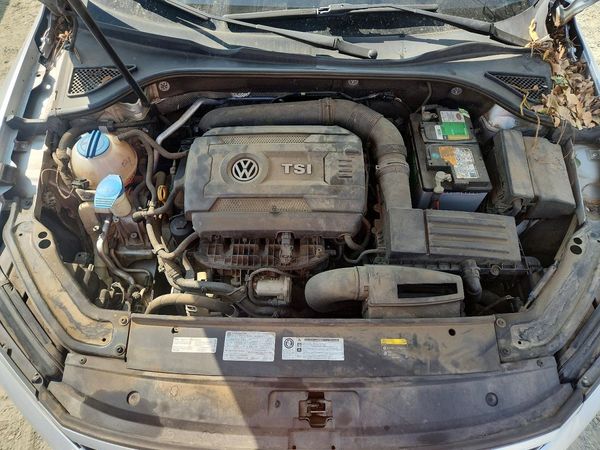 2017 VOLKSWAGEN PASSAT SEL Premium — Engine bay