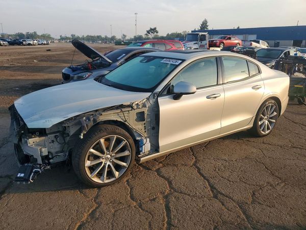 2019 VOLVO S60