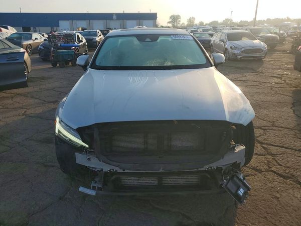 2019 VOLVO S60