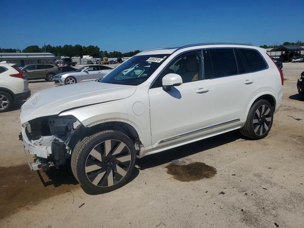 2023 VOLVO XC90 — Front 3/4