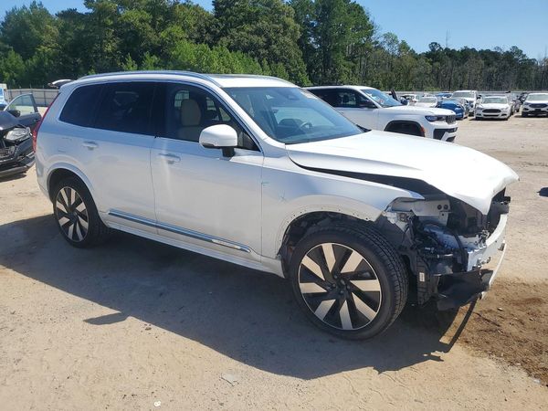 2023 VOLVO XC90 — Passenger 3/4