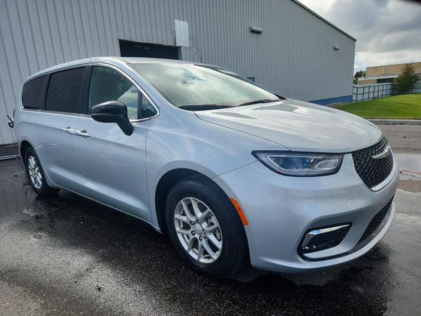 2026 CHRYSLER PACIFICA Select — Passenger 3/4