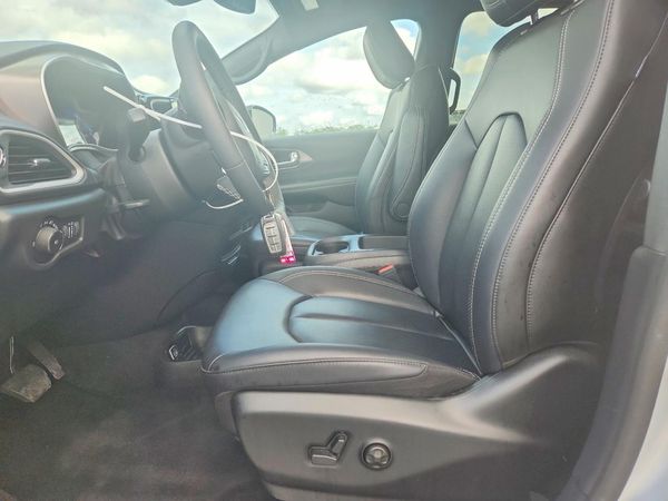 2026 CHRYSLER PACIFICA Select — DENT