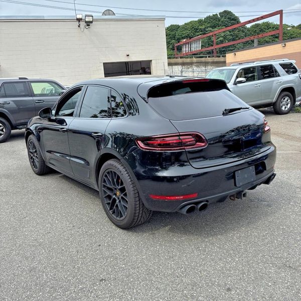 2017 PORSCHE MACAN