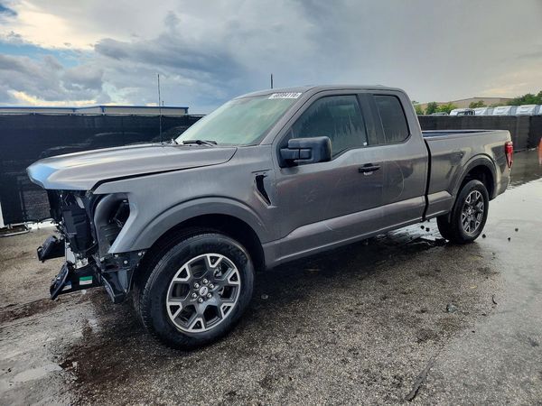 2025 FORD F150