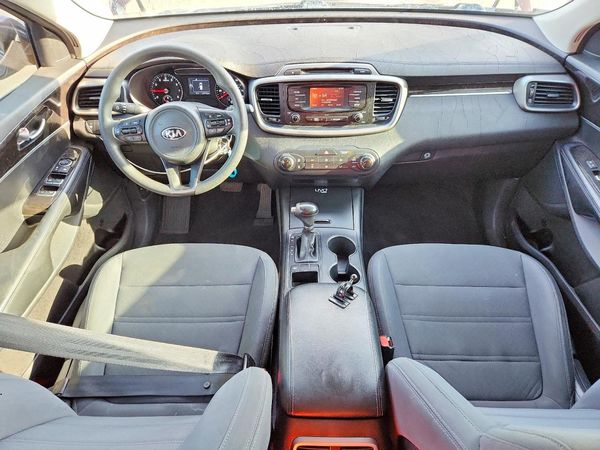 2016 KIA SORENTO L / LX