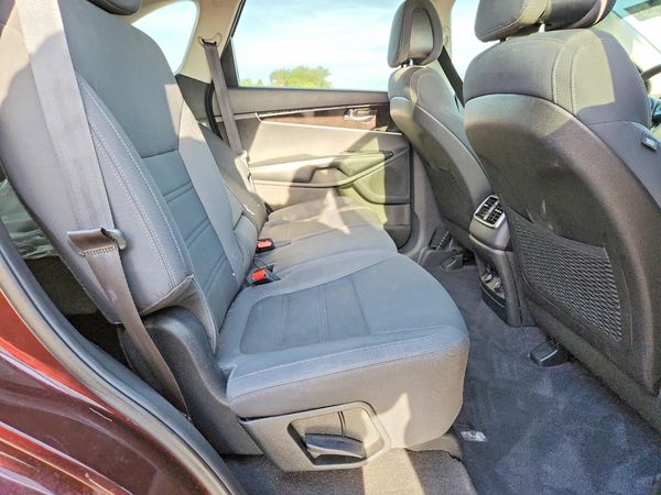 2016 KIA SORENTO L / LX