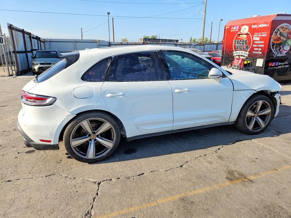 2024 PORSCHE MACAN