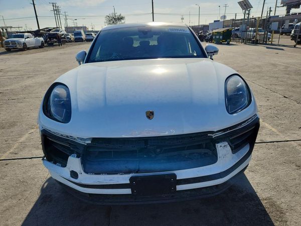 2024 PORSCHE MACAN