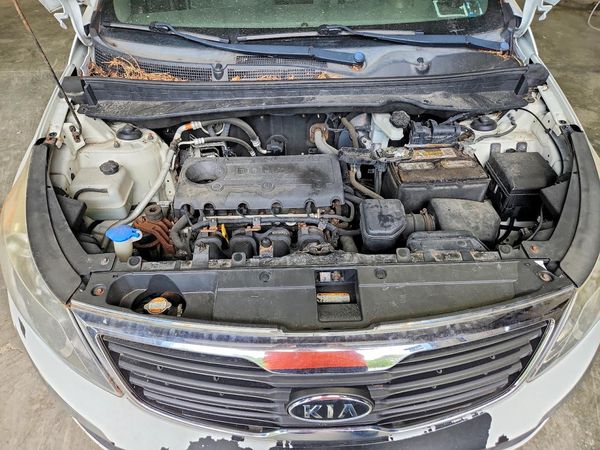 2012 KIA SPORTAGE GL(Middle-low grade) — Engine bay