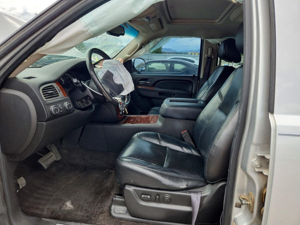 2012 CHEVROLET SUBURBAN LTZ — DENT