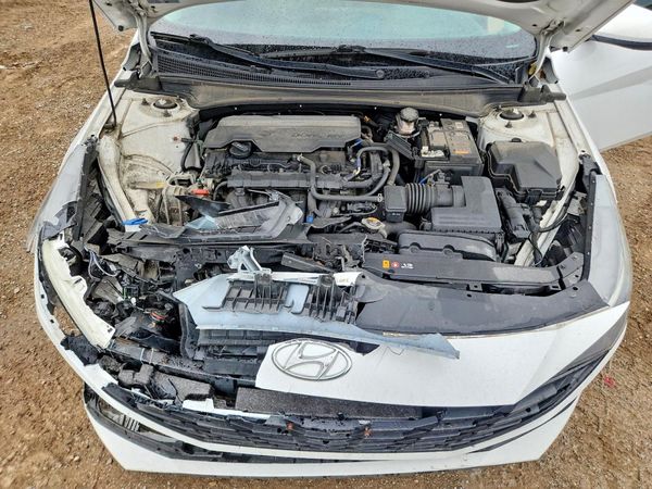 2022 HYUNDAI ELANTRA SEL — Engine bay