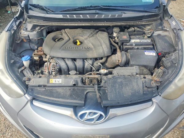 2014 HYUNDAI ELANTRA GLS (Middle)