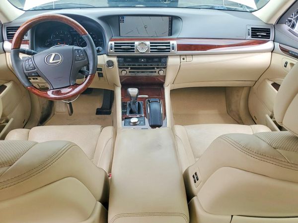 2016 LEXUS LS