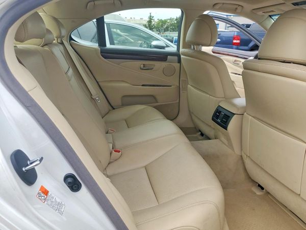 2016 LEXUS LS