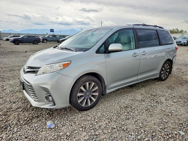 2020 TOYOTA SIENNA Q grade