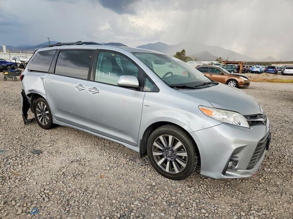 2020 TOYOTA SIENNA Q grade