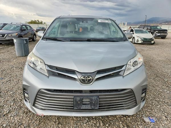 2020 TOYOTA SIENNA Q grade