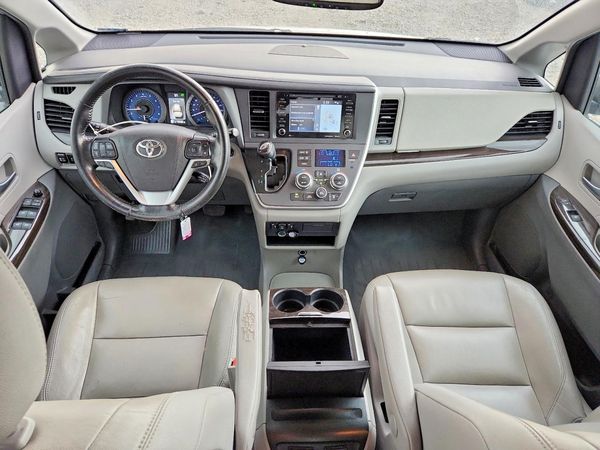 2020 TOYOTA SIENNA Q grade