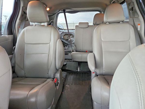2020 TOYOTA SIENNA Q grade