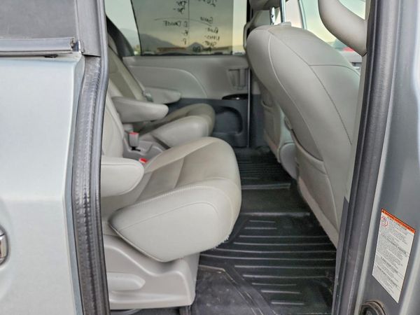 2020 TOYOTA SIENNA Q grade